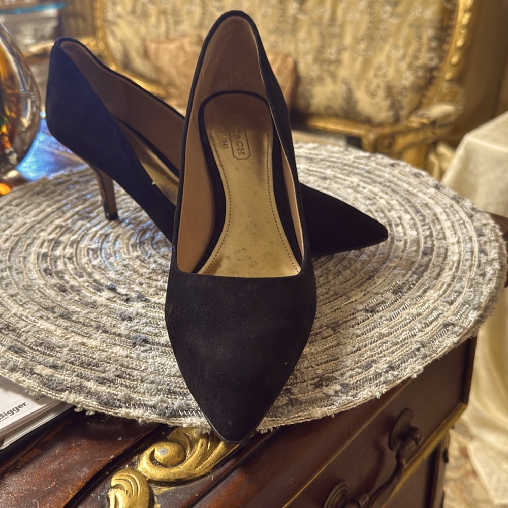 Women shoes, coach, black suede pumps size 6 1/2